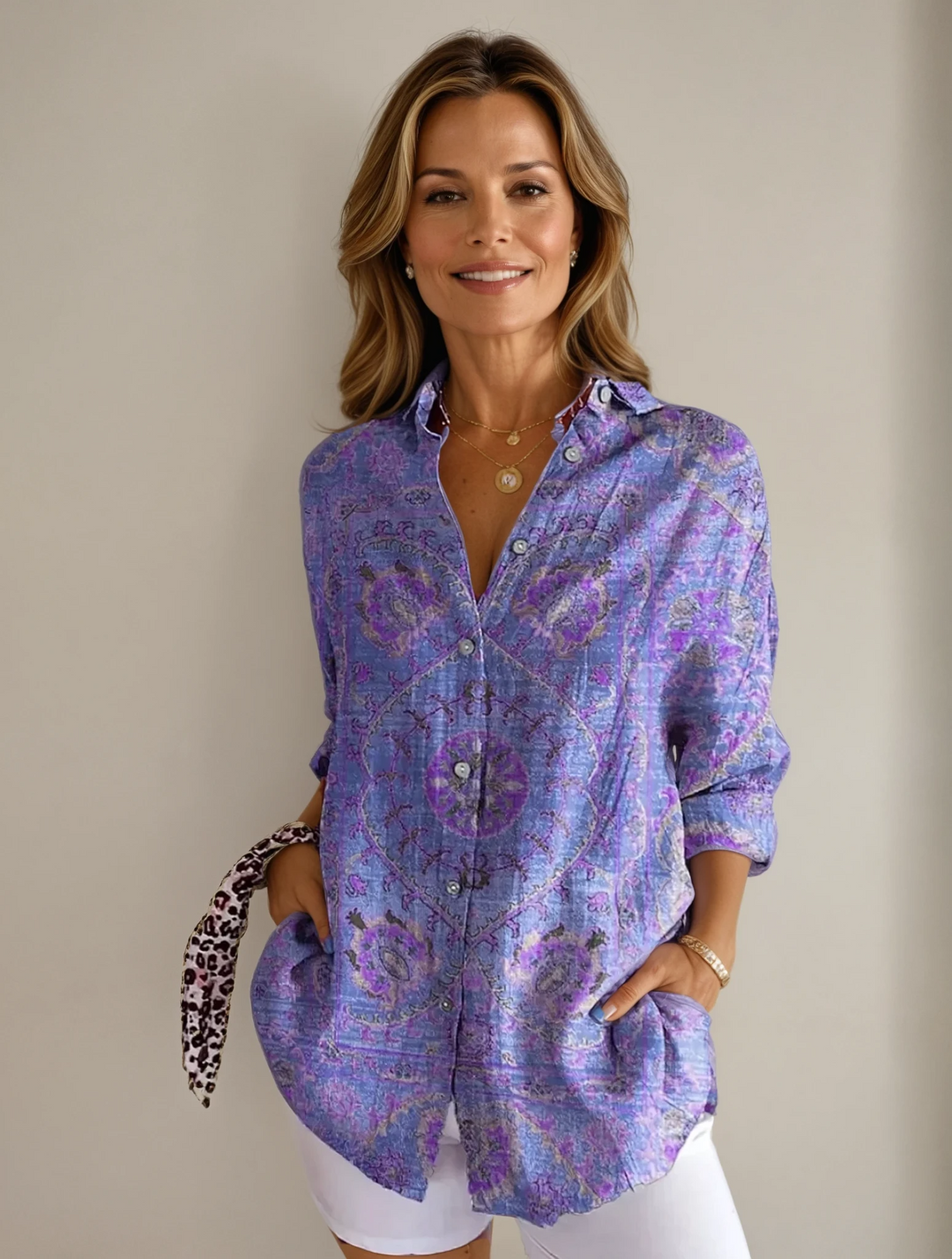 Vivienne - Casual Blouse with Retro Print